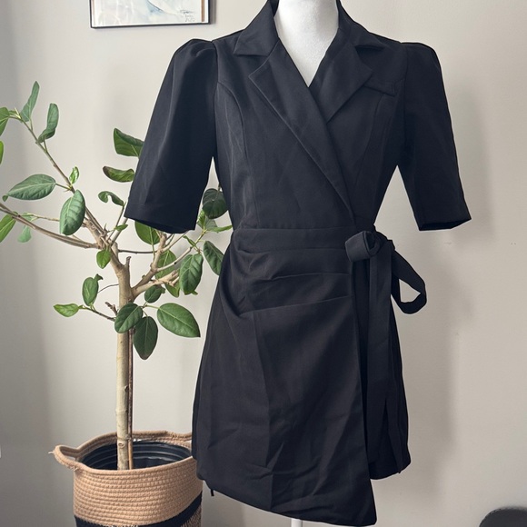 Vogue Dresses & Skirts - Vogue Black Short-Sleeve Wrap Mini Dress with Tie Waist